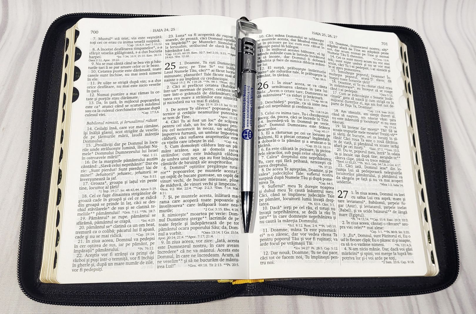 Biblia Rom 057 ZTI (cross black)