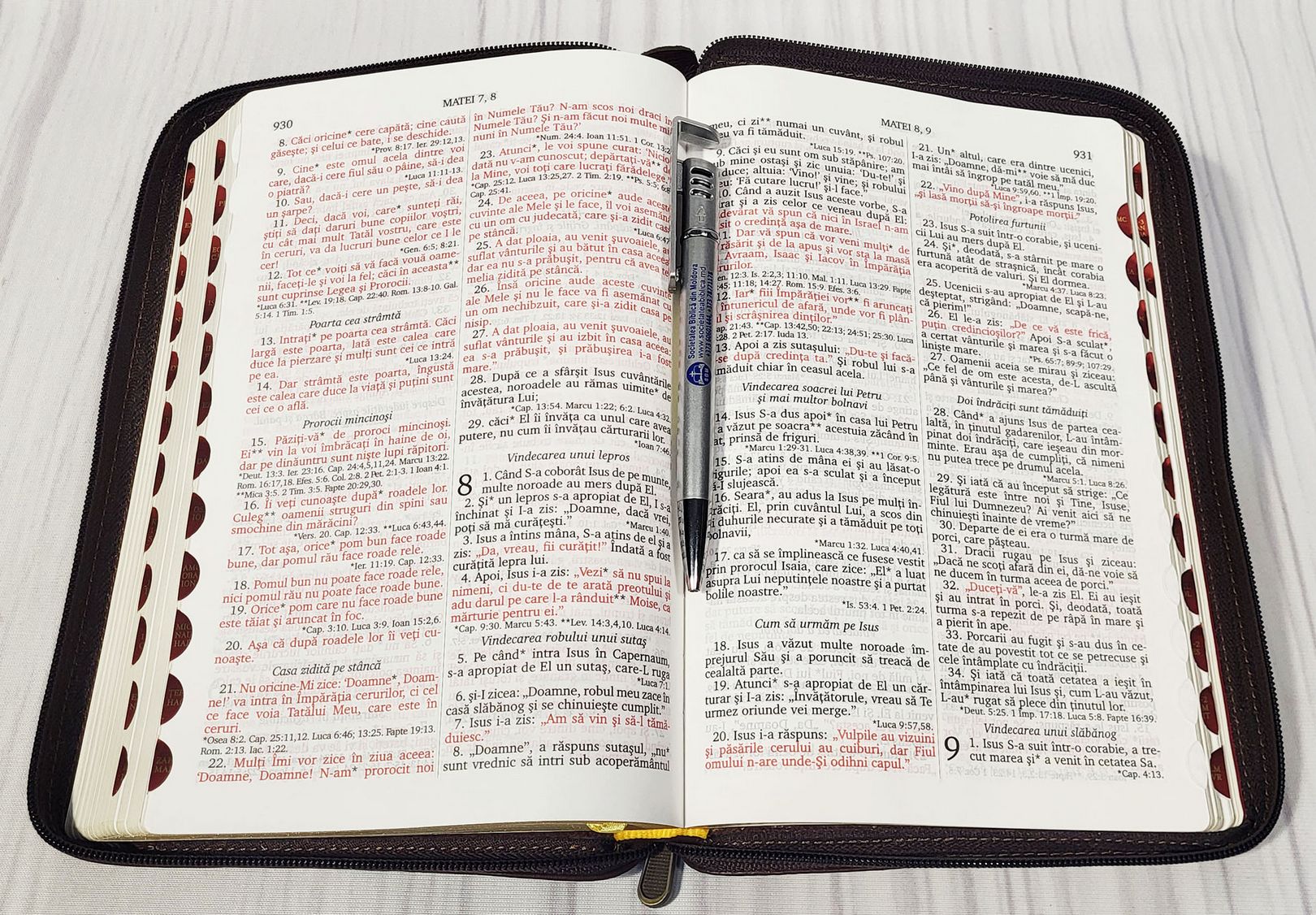 Biblia Rom 077 ZTI FIB – Brown Cross