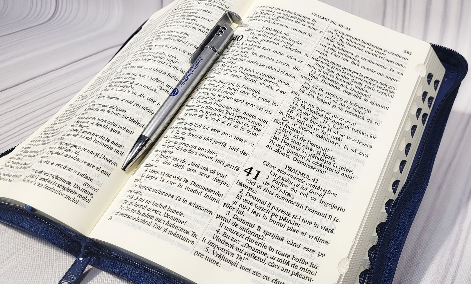 BIBLIA CENTENARA 076 ZTI (albastru)
